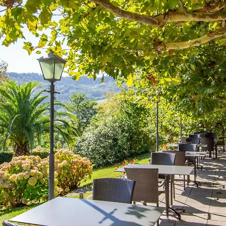 Les Jardins De Bakea Hotel