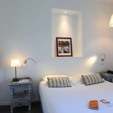 Les Jardins De Bakea Hotel