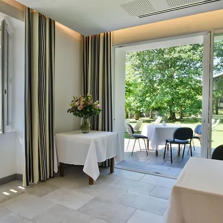 Les Jardins De Bakea