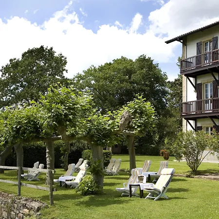 Les Jardins De Bakea 4*