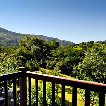 Les Jardins De Bakea 4*