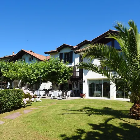 Les Jardins De Bakea Hotel 4*