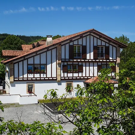 Les Jardins De Bakea Hotel 4*