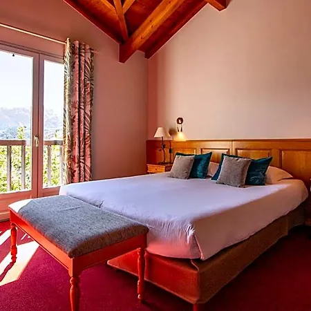 Отель Teritoria Les Jardins De Bakea 4*