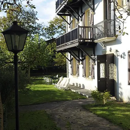 Les Jardins De Bakea 4*