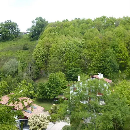 Les Jardins De Bakea