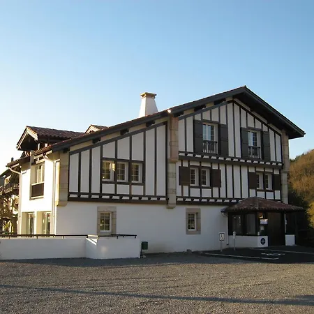 Les Jardins De Bakea 4*