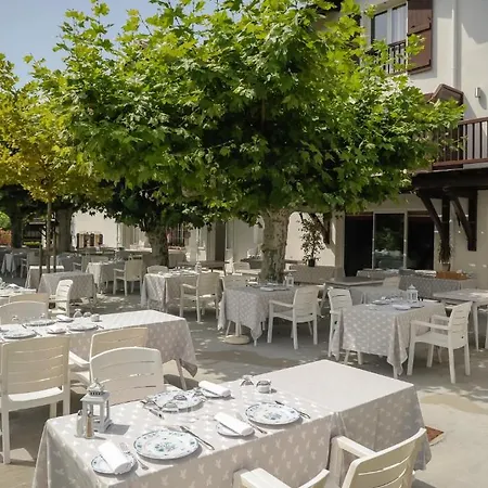 Les Jardins De Bakea
