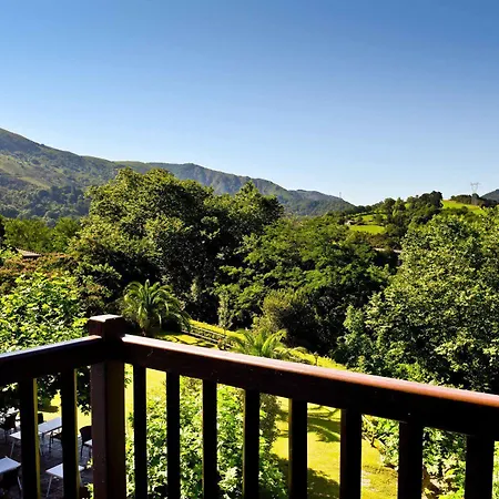 Les Jardins De Bakea 4*