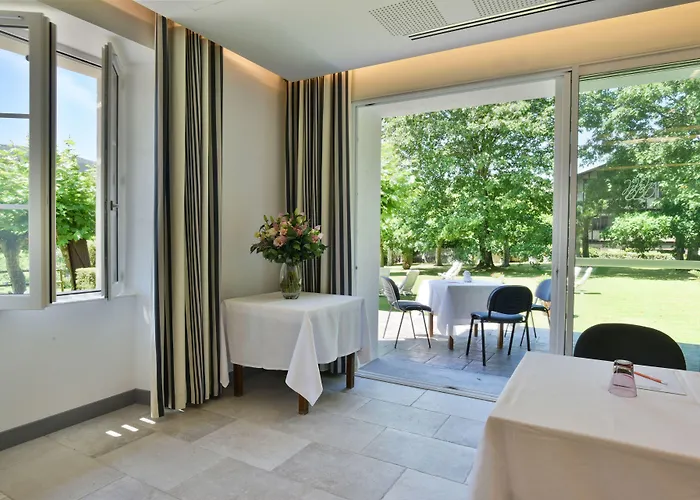 Les Jardins De Bakea