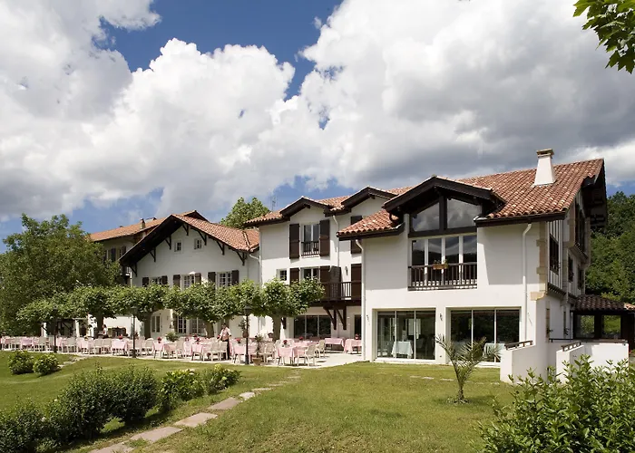 Les Jardins De Bakea Hotel