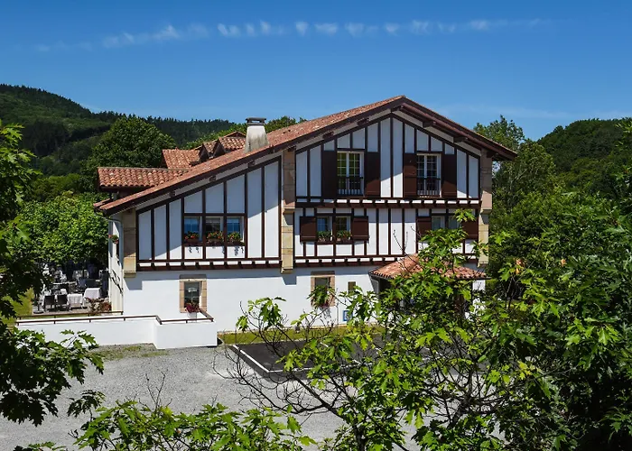 Les Jardins De Bakea Hotel 4*