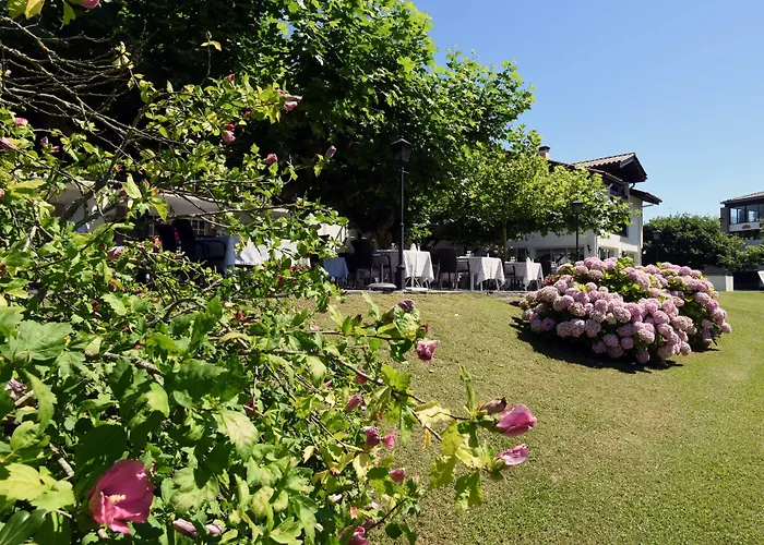 Les Jardins De Bakea