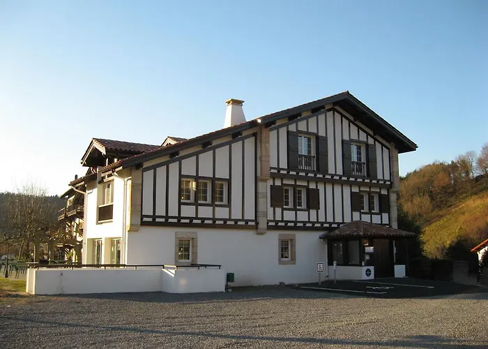 Les Jardins De Bakea 4*