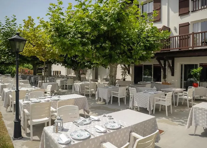 Les Jardins De Bakea