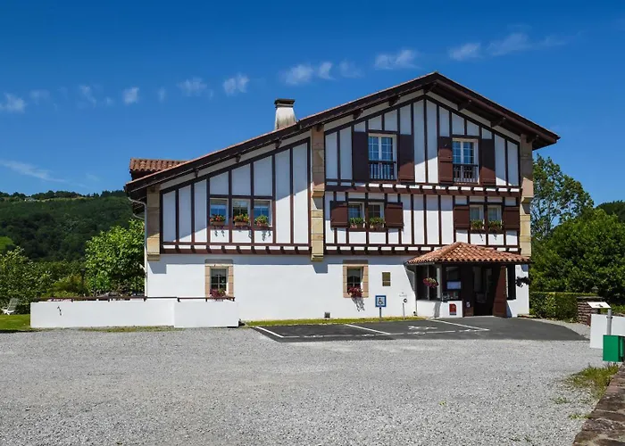 Les Jardins De Bakea Hotel